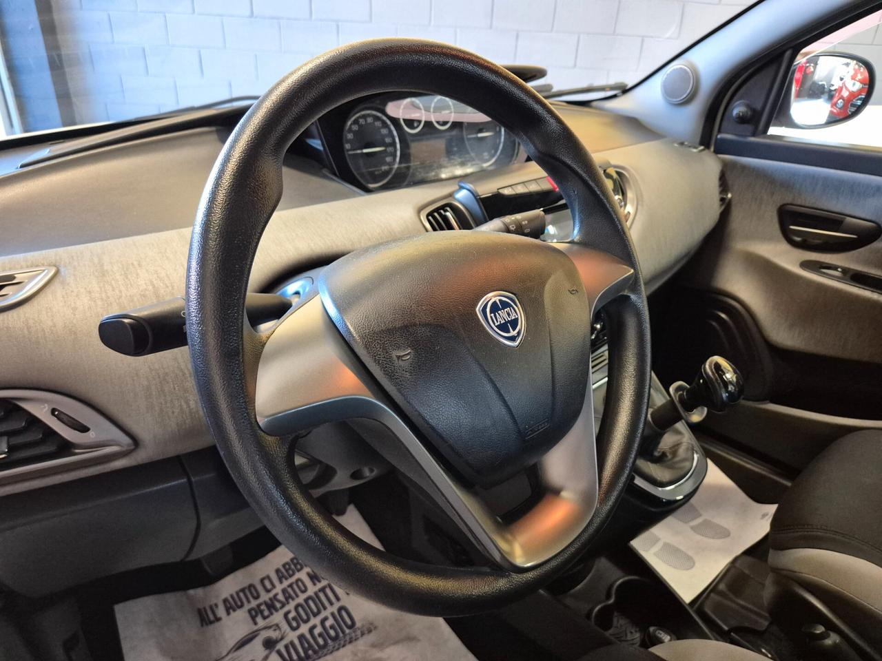 Lancia Ypsilon 1.2 69 CV 5 porte SILVER