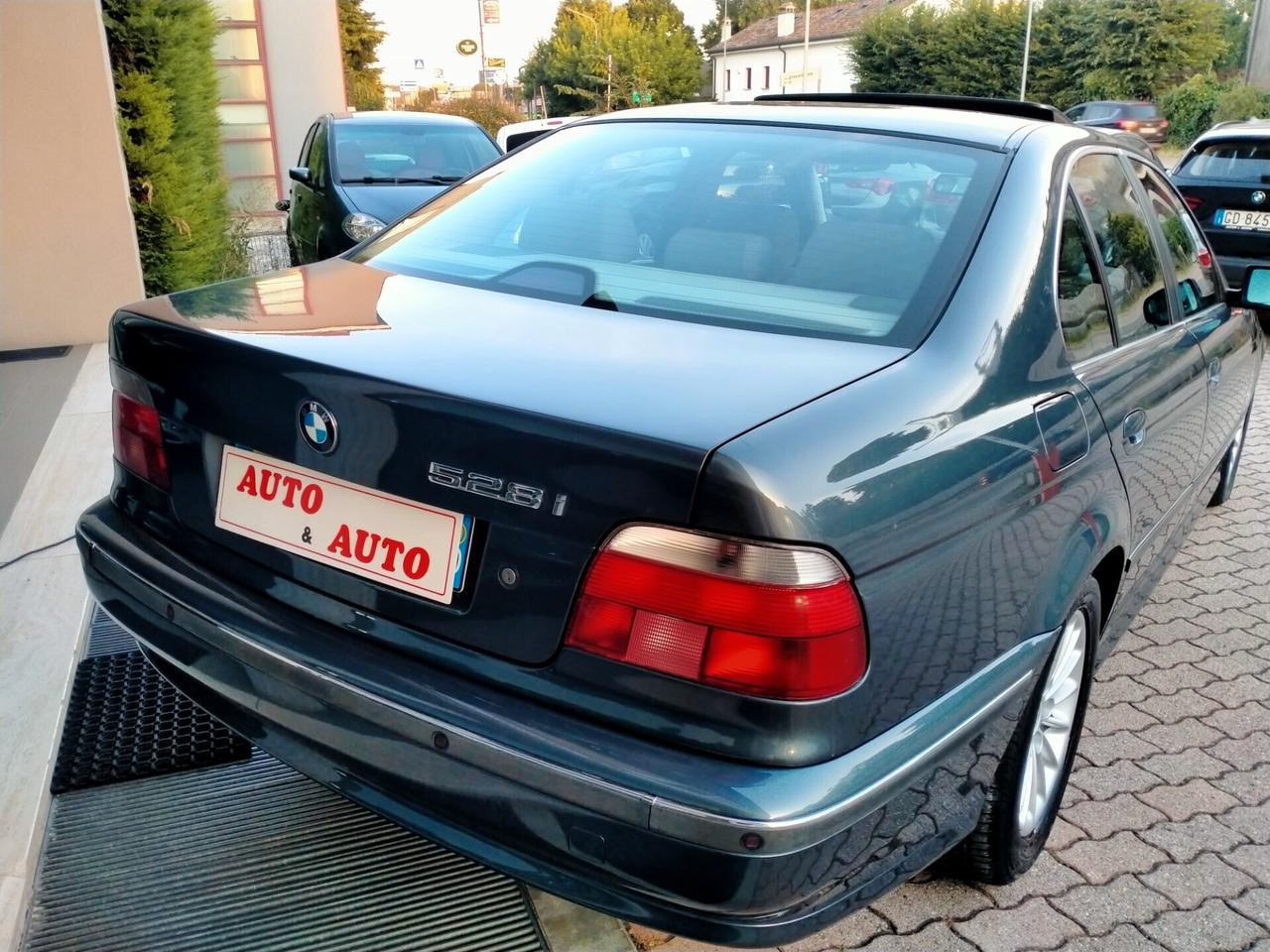 BMW 528 i E39 ATTIVA 193CV TARGA ORIGINALE / INTERNI PELLE / TETTO / AUTOMATICA