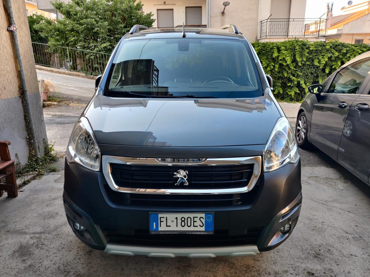Peugeot Partner Tepee BlueHDi 100 Outdoor