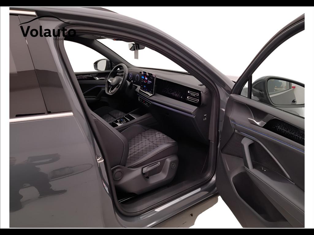 VOLKSWAGEN Tiguan III 2024 - Tiguan 2.0 tdi R-Line 150cv dsg