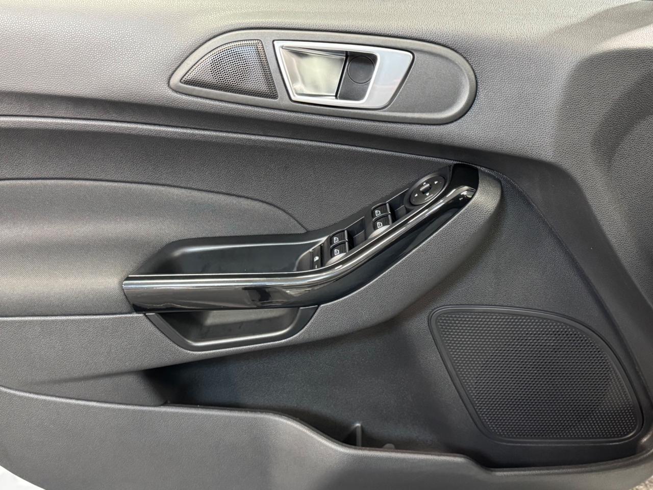 Ford Fiesta 1.5 TDCi 75CV 5 porte Titanium