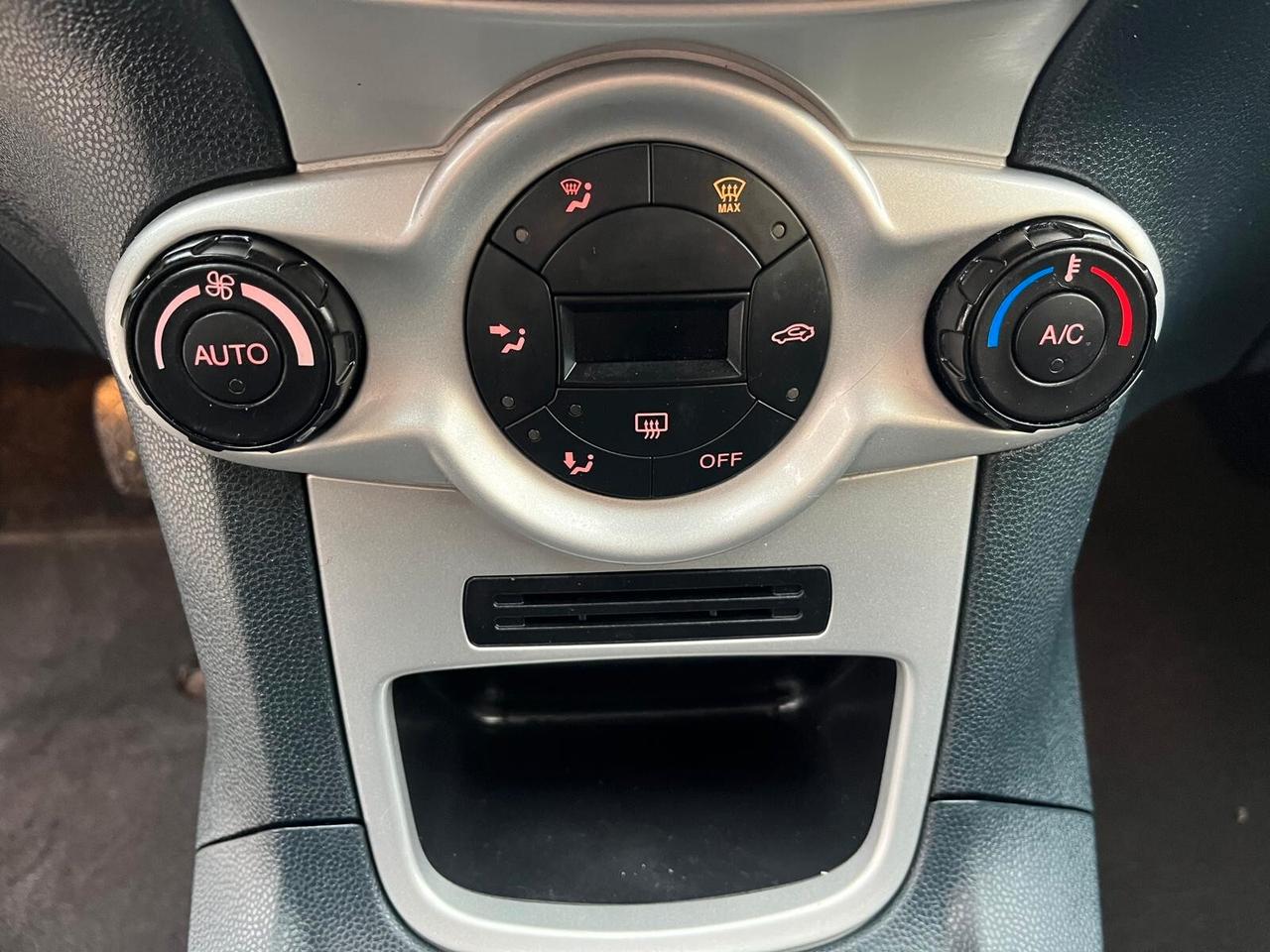 Ford Fiesta 1.4 TDCi 68CV 5 porte Titanium