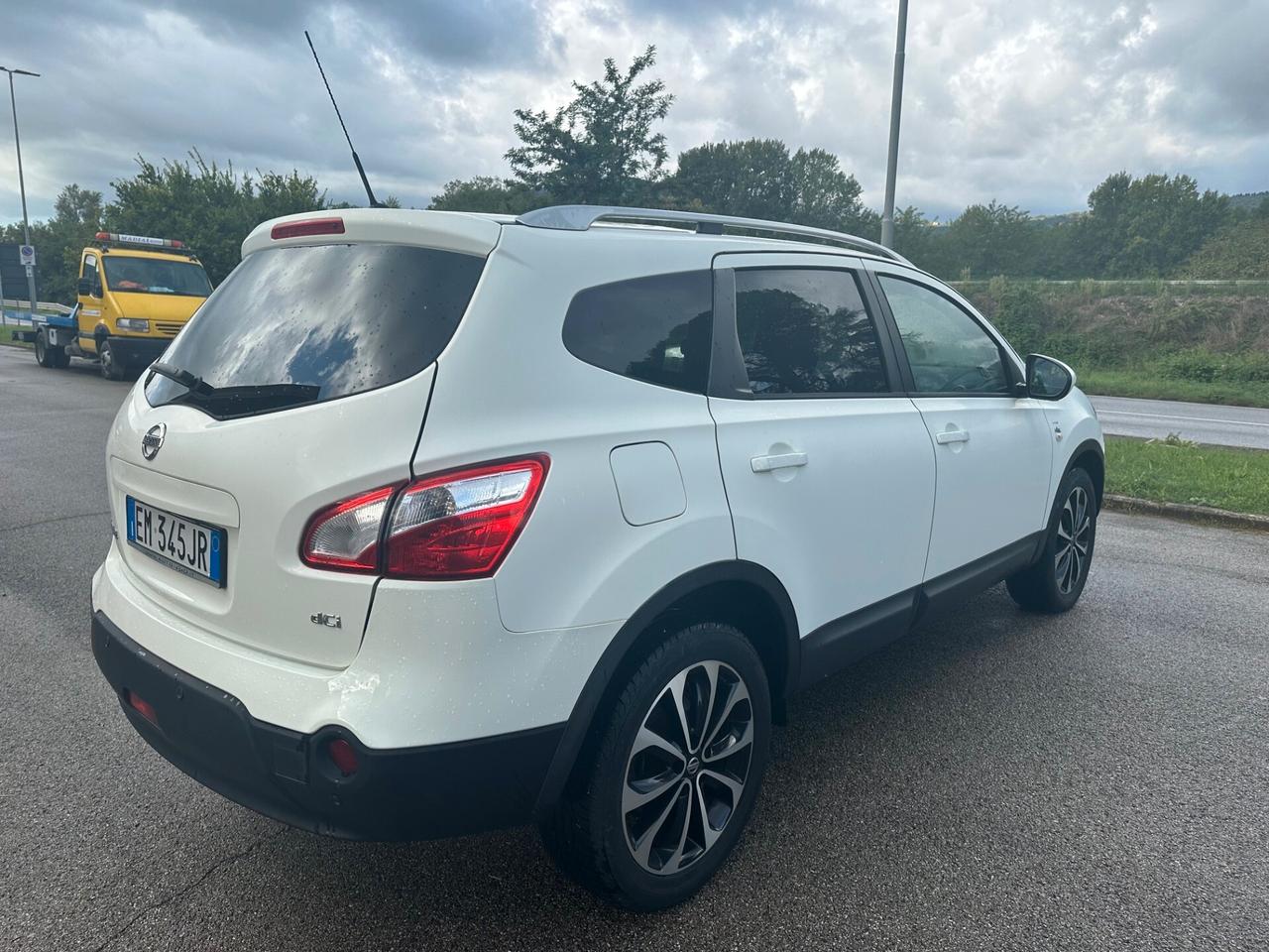 Nissan Qashqai Qashqai+2 2.0 dCi DPF 4WD aut. n-tec solo 80.000 km !!