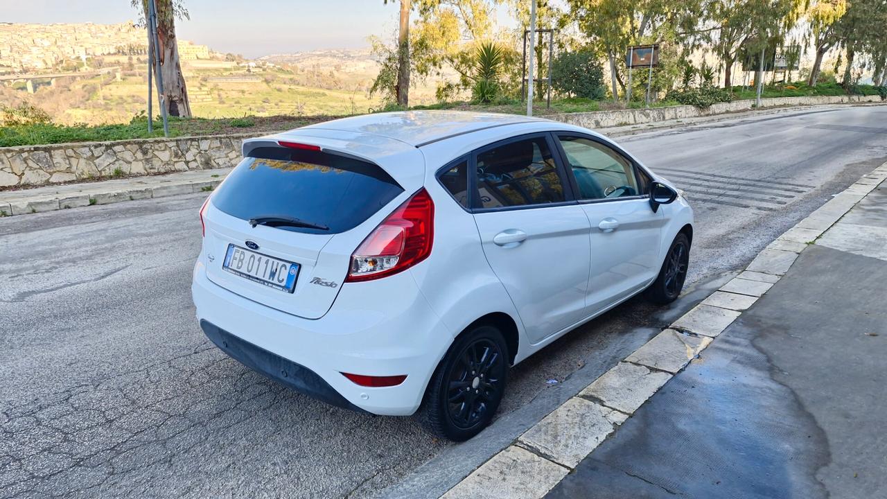 Ford Fiesta 1.5 TDCi 95CV 5 porte Black& White Edition