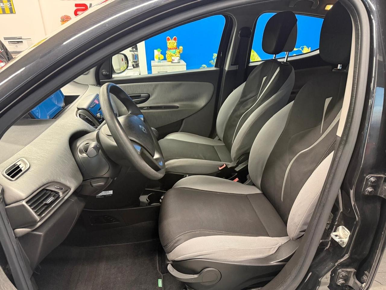 Lancia Ypsilon 1.2 benzina Neopatentati