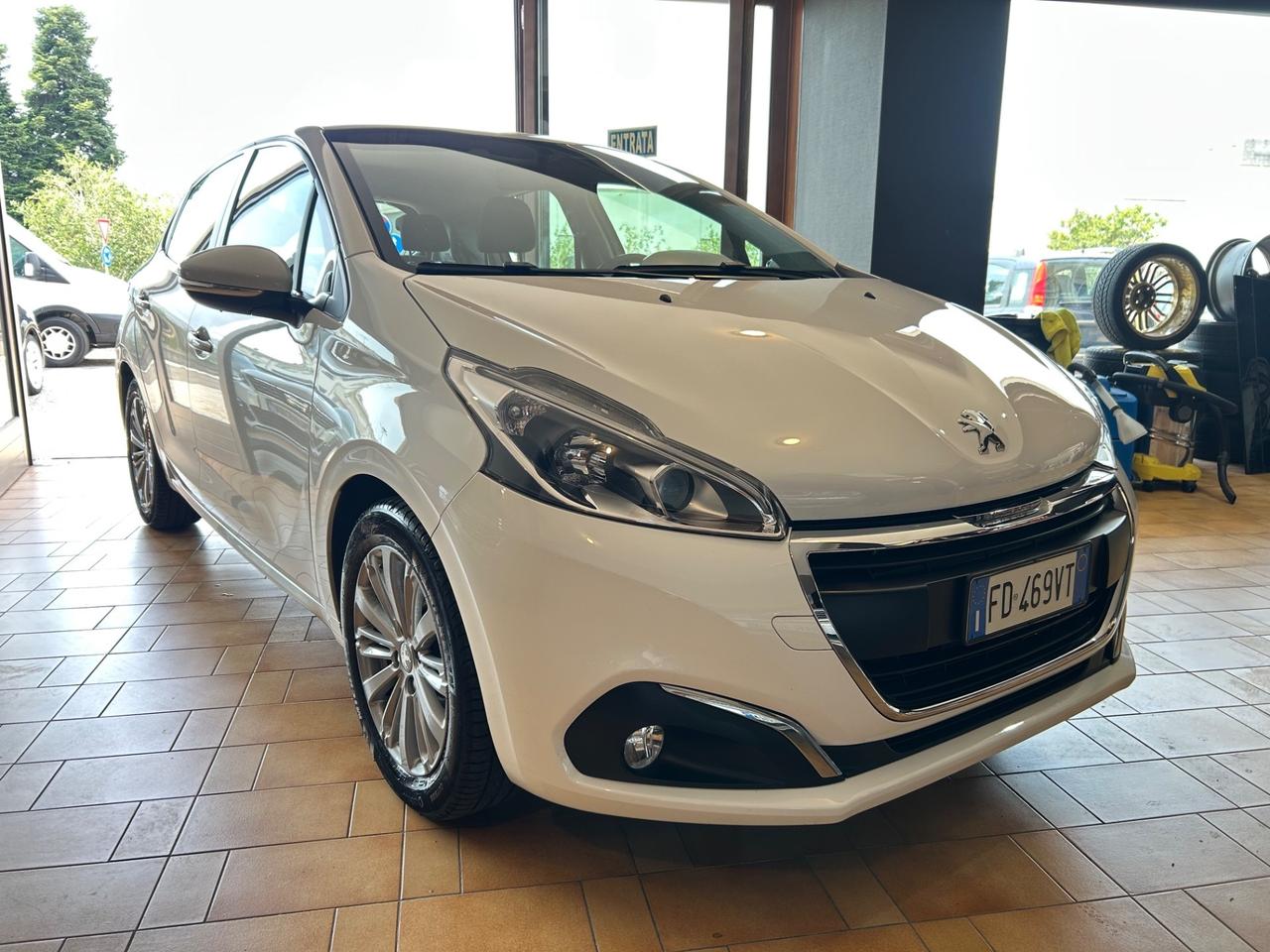 Peugeot 208 - 1.2 PureTech 82 CV 119.000 KM