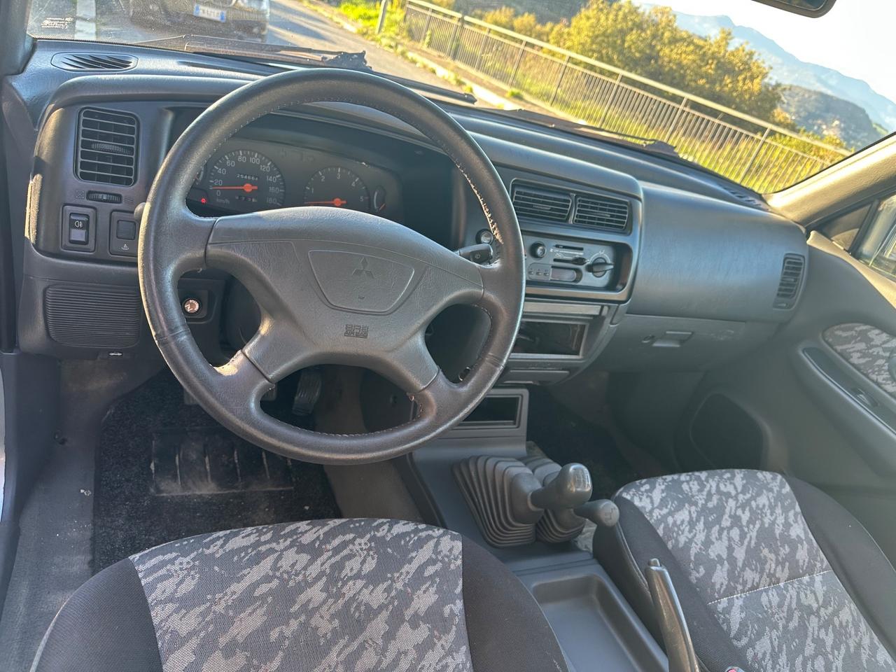 Mitsubishi L200 2.5 TDI 4WD Club Cab Pick-up GLS