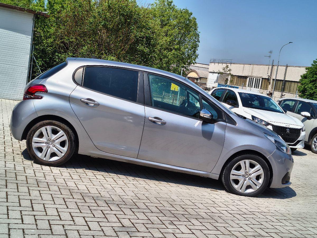 PEUGEOT - 208 - PureTech 82 5p. Touch