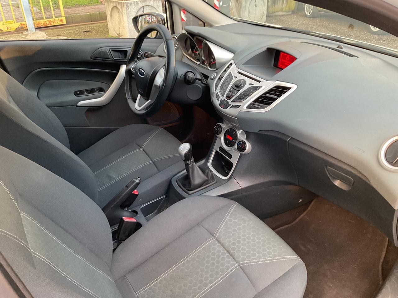 Ford Fiesta 1.2 82 CV 5 porte Titanium OK NEOPATENTATI