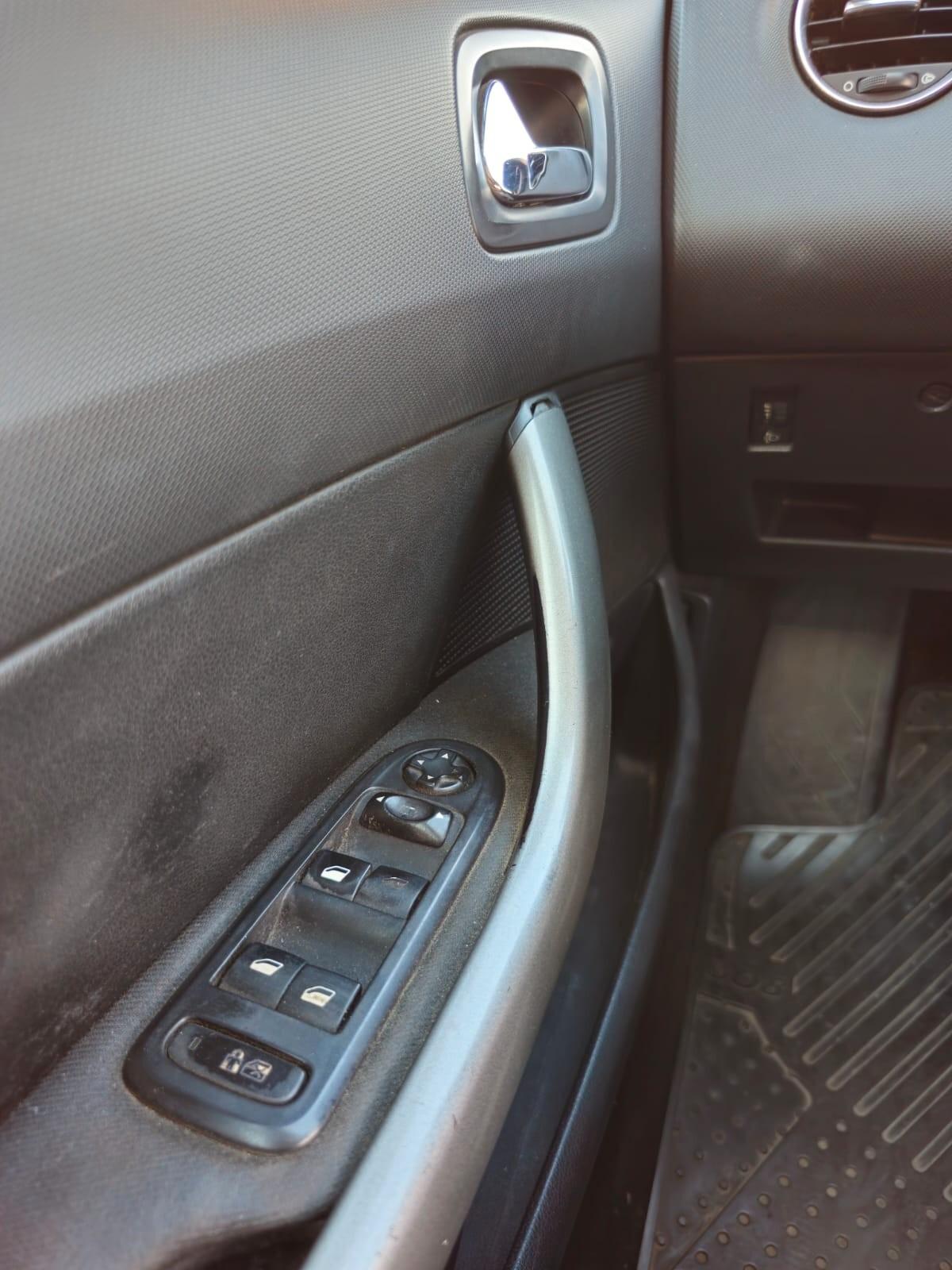 Peugeot 308 1.6 HDi 110CV 5p. Féline (5 Marce)