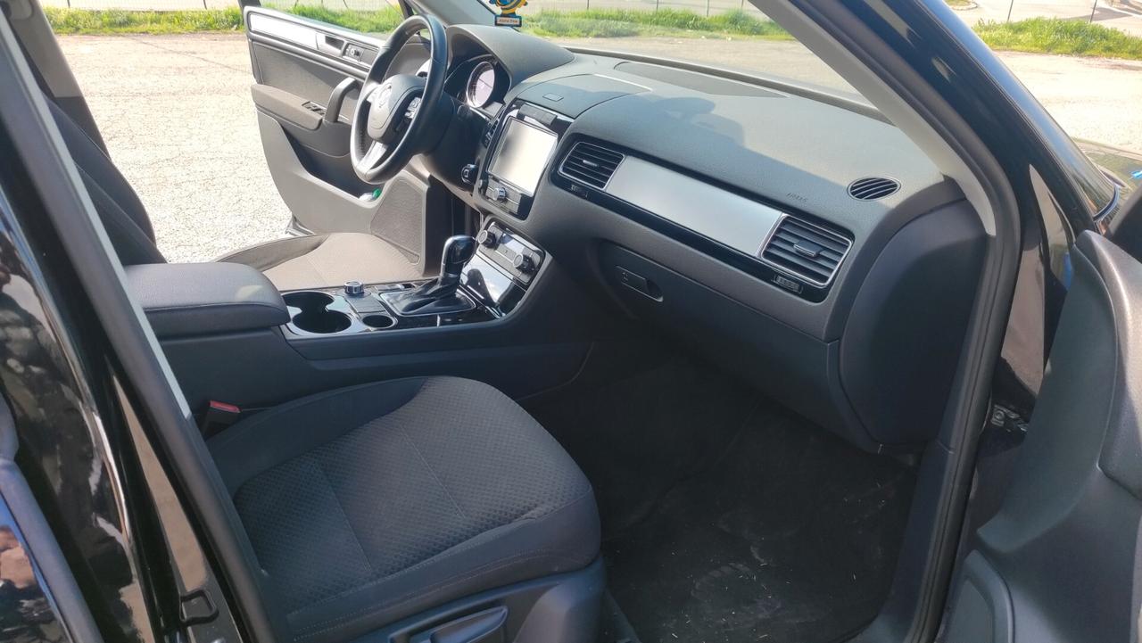 Volkswagen Touareg 3.0 TDI tiptronic BlueMotion Technology - 2011