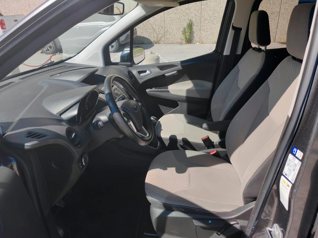 Ford Tourneo Courier 1.5 TDCI 95 CV Titanium