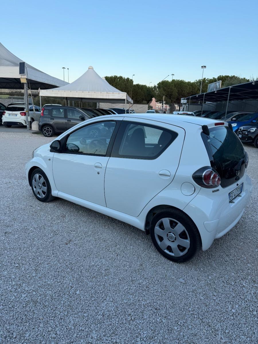 TOYOTA - Aygo - 1.0 12V VVT-i 5p. Sol Connect MMT