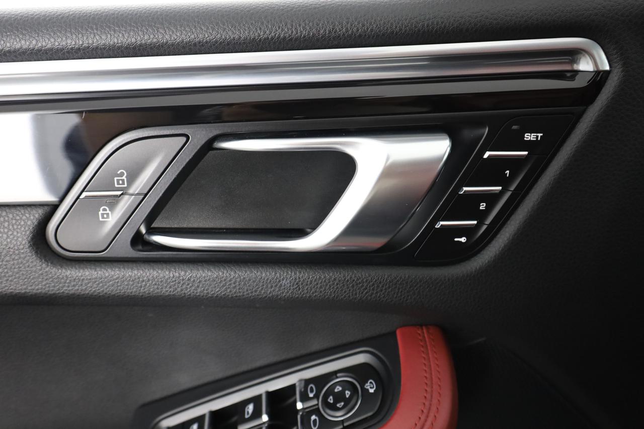 PORSCHE Macan S