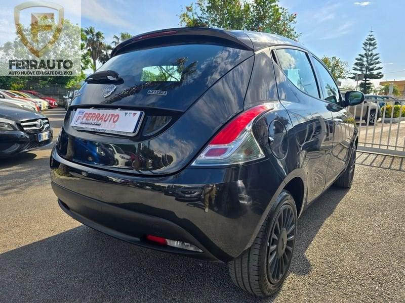LANCIA Y 1.0HYBRID 71CV GOLD PLUS