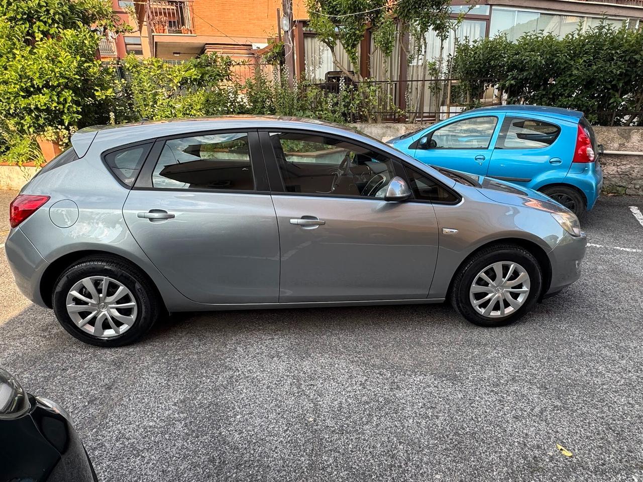 Opel Astra 1.4 100CV 5 porte