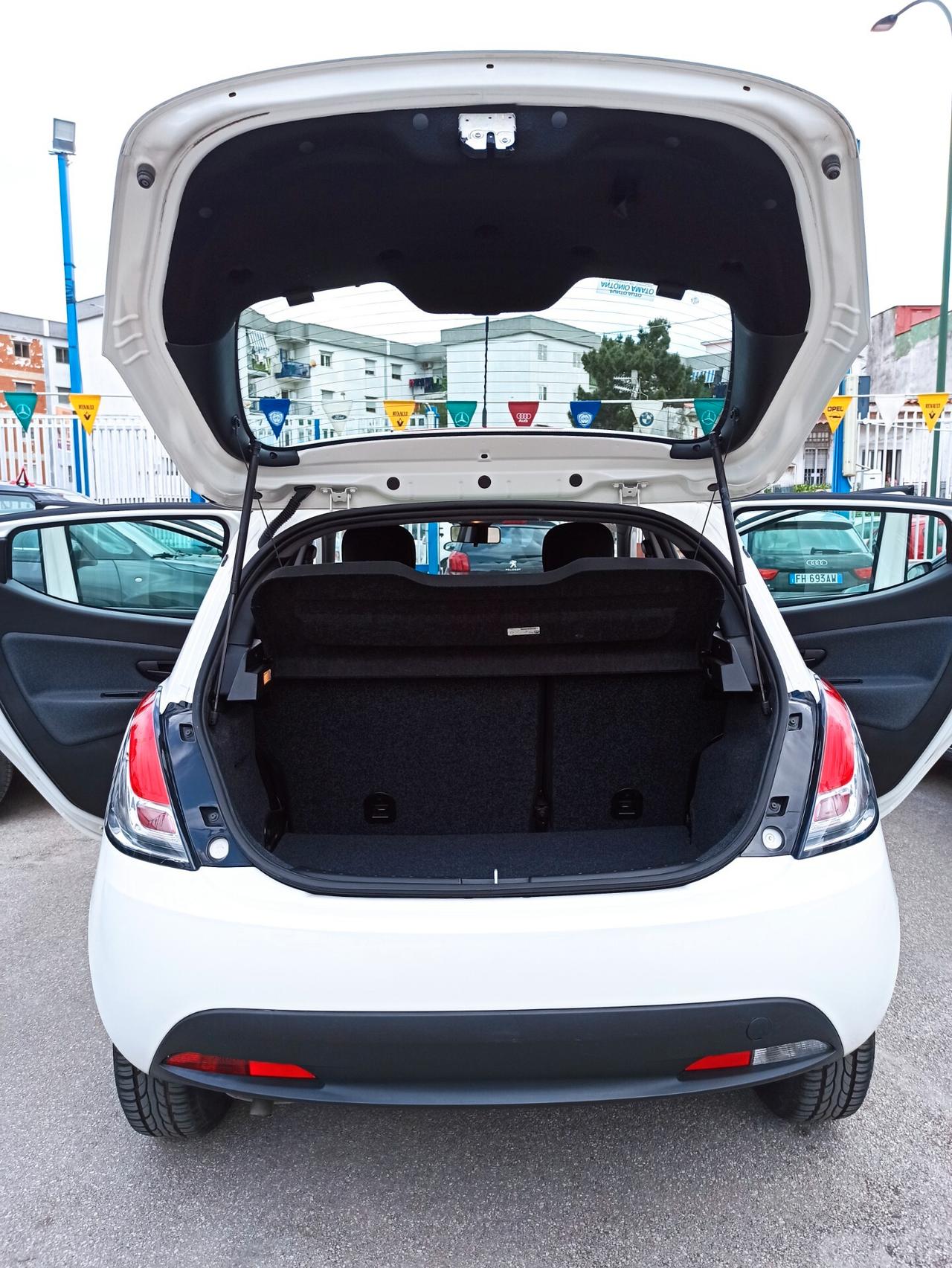 Lancia Ypsilon 1.2 69 CV 5 porte GPL Ecochic Elefantino Blu