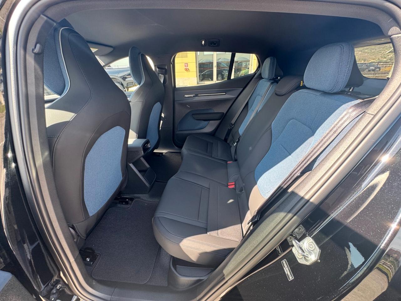 Volvo EX30 P5 Lond Range Electric RWD Plus Black Edition 272CV