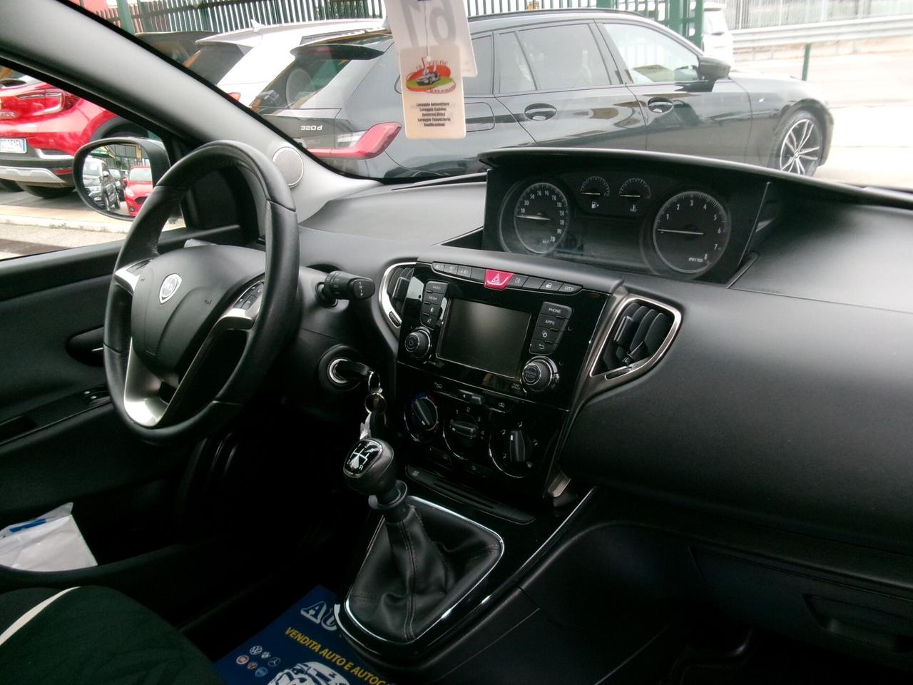 Lancia Ypsilon 1.2 PLATINUM 69CV +600.00 GPL NUOVO