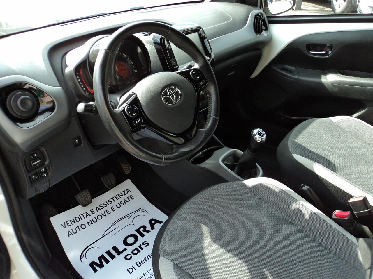 Toyota Aygo Connect 1.0 VVT-i 72 CV 5 porte x-clusiv