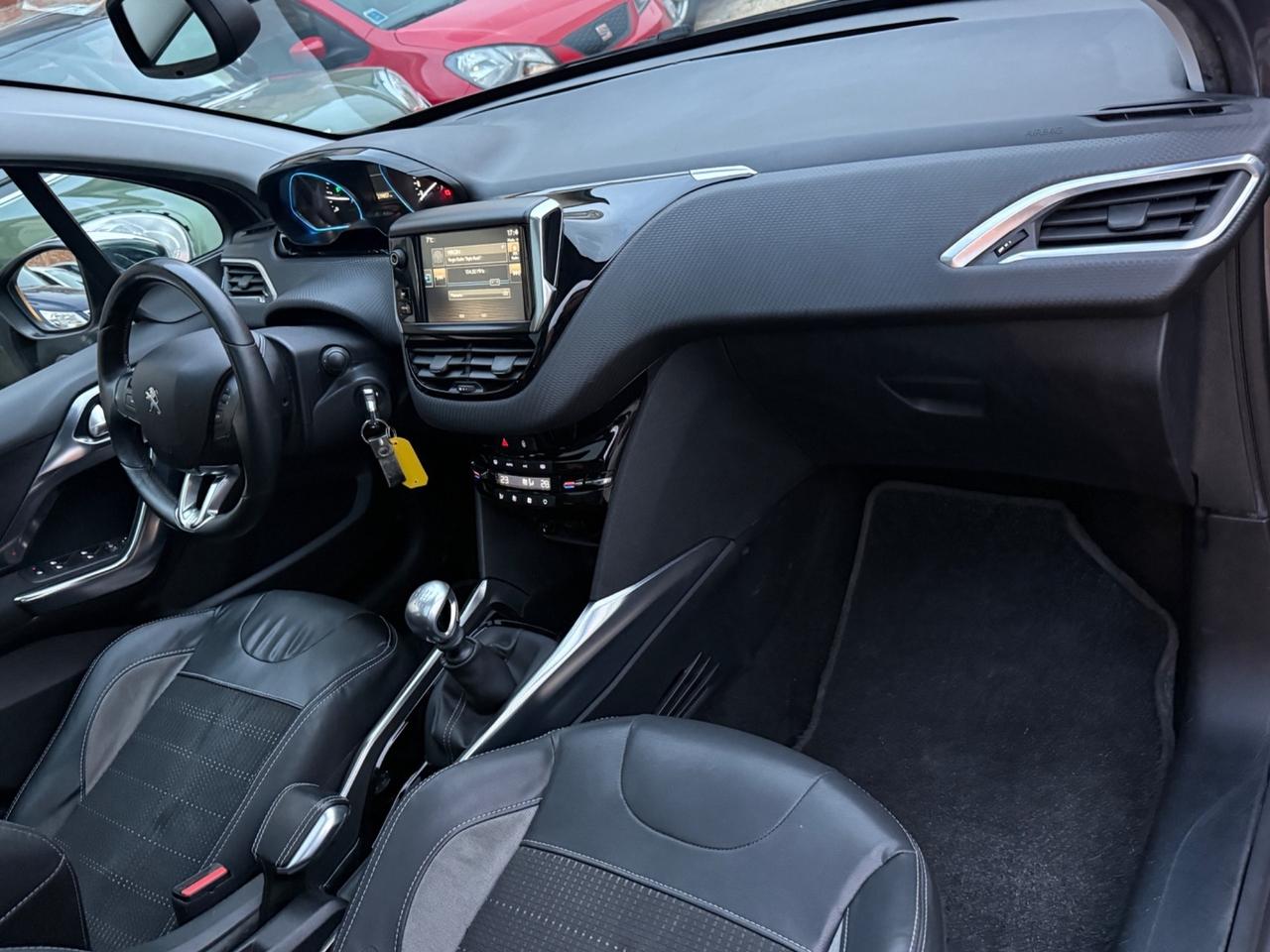 Peugeot 2008 1.6 e-HDi 115 CV Stop&Start Féline