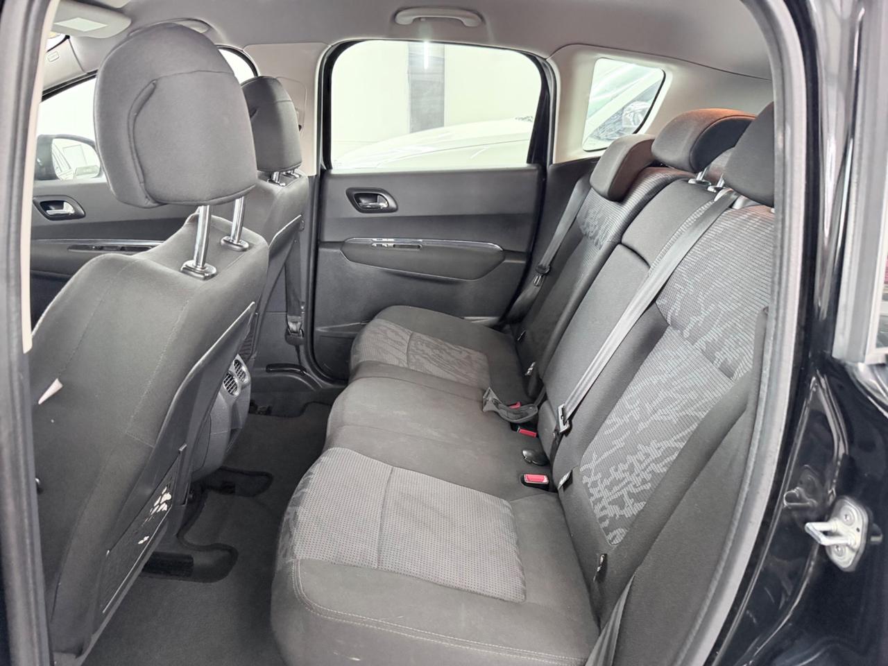 Peugeot 3008 1.6HDi 112CV cambio robotizzato Automatica