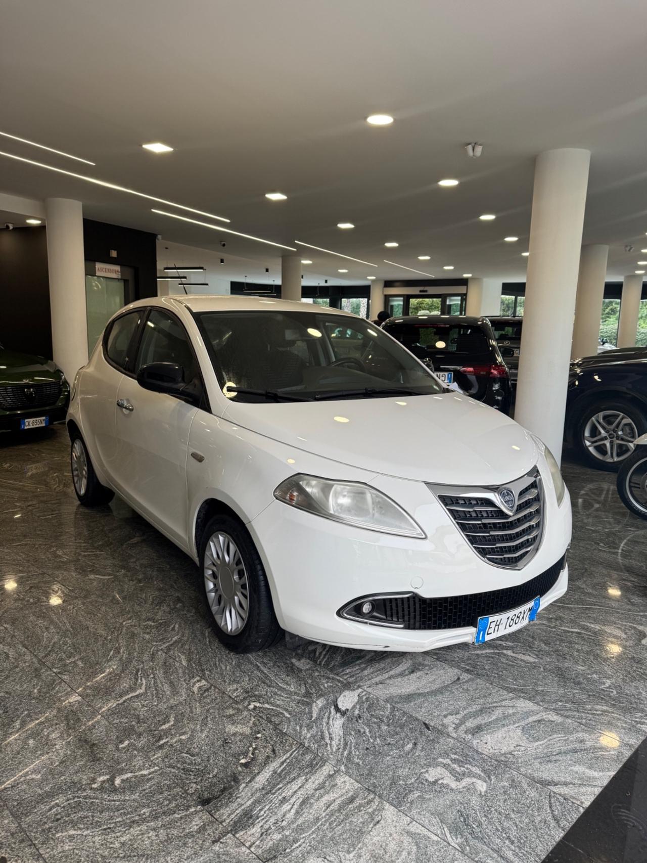 Lancia Ypsilon 1.2 69 CV 5 porte S&S Silver
