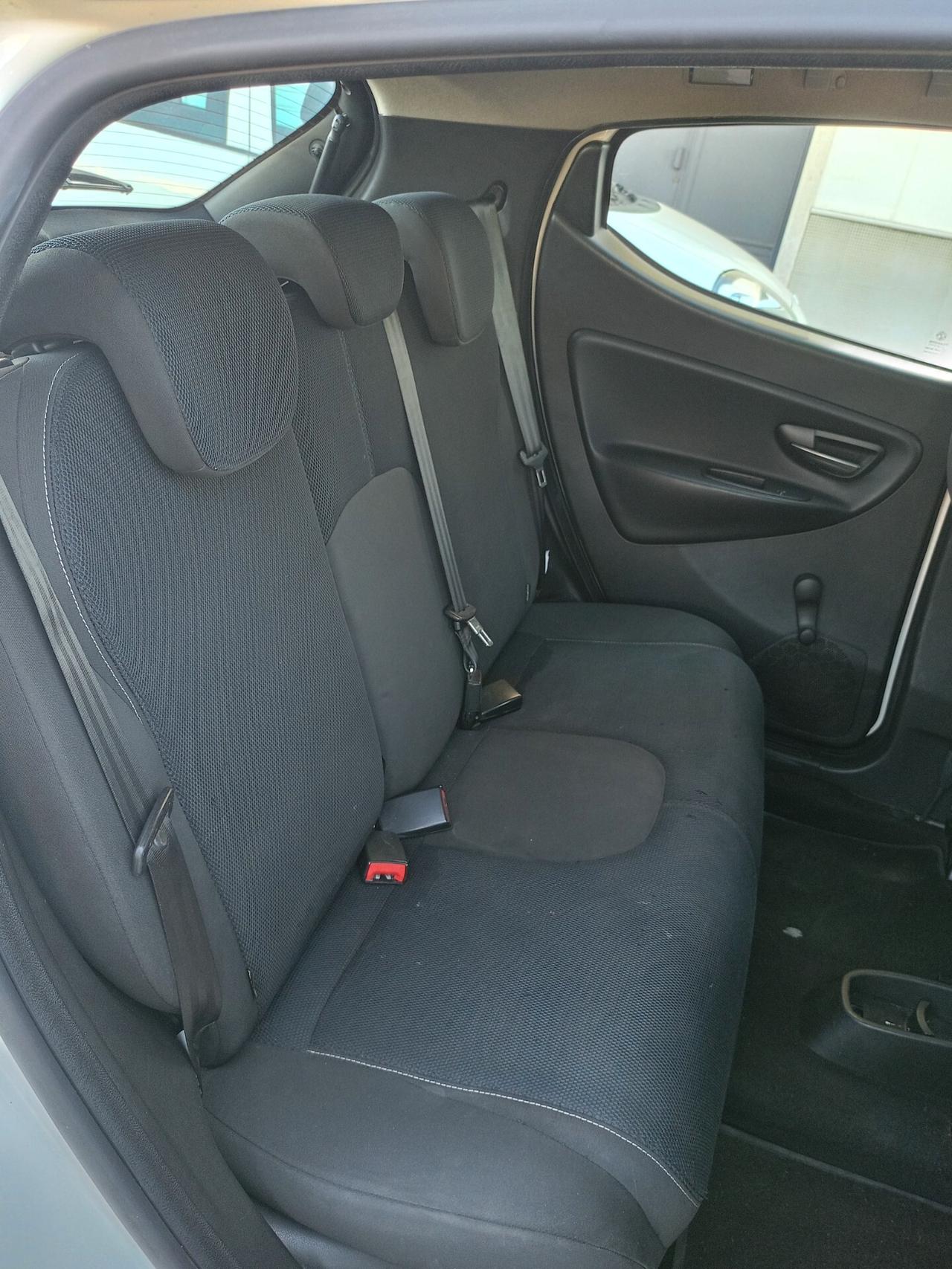 Lancia Ypsilon 1.200 5 porte S Momodesign