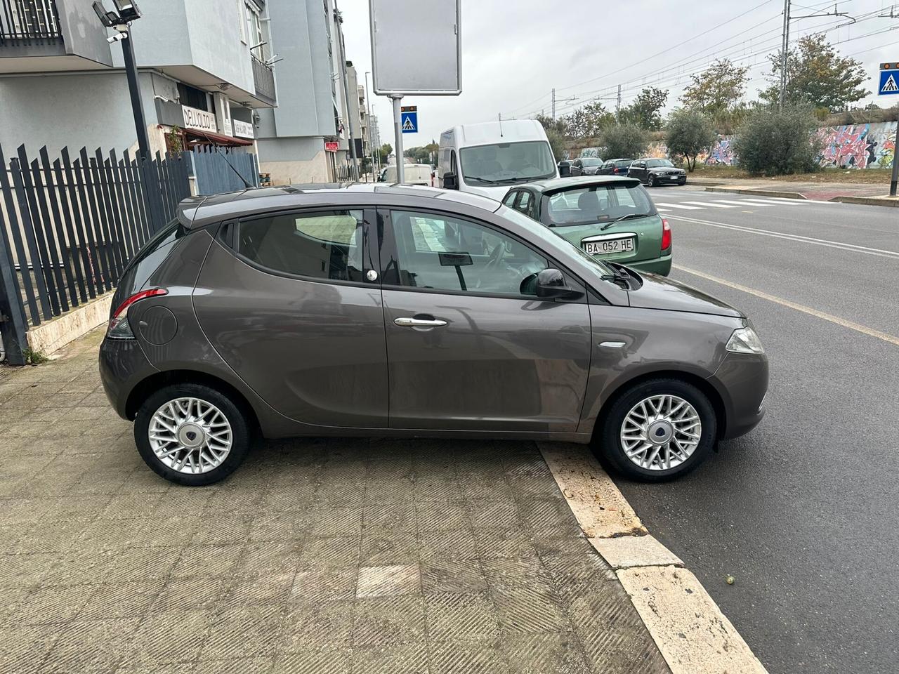 Lancia Ypsilon 1.2 69 CV 5 porte GPL Ecochic Gold