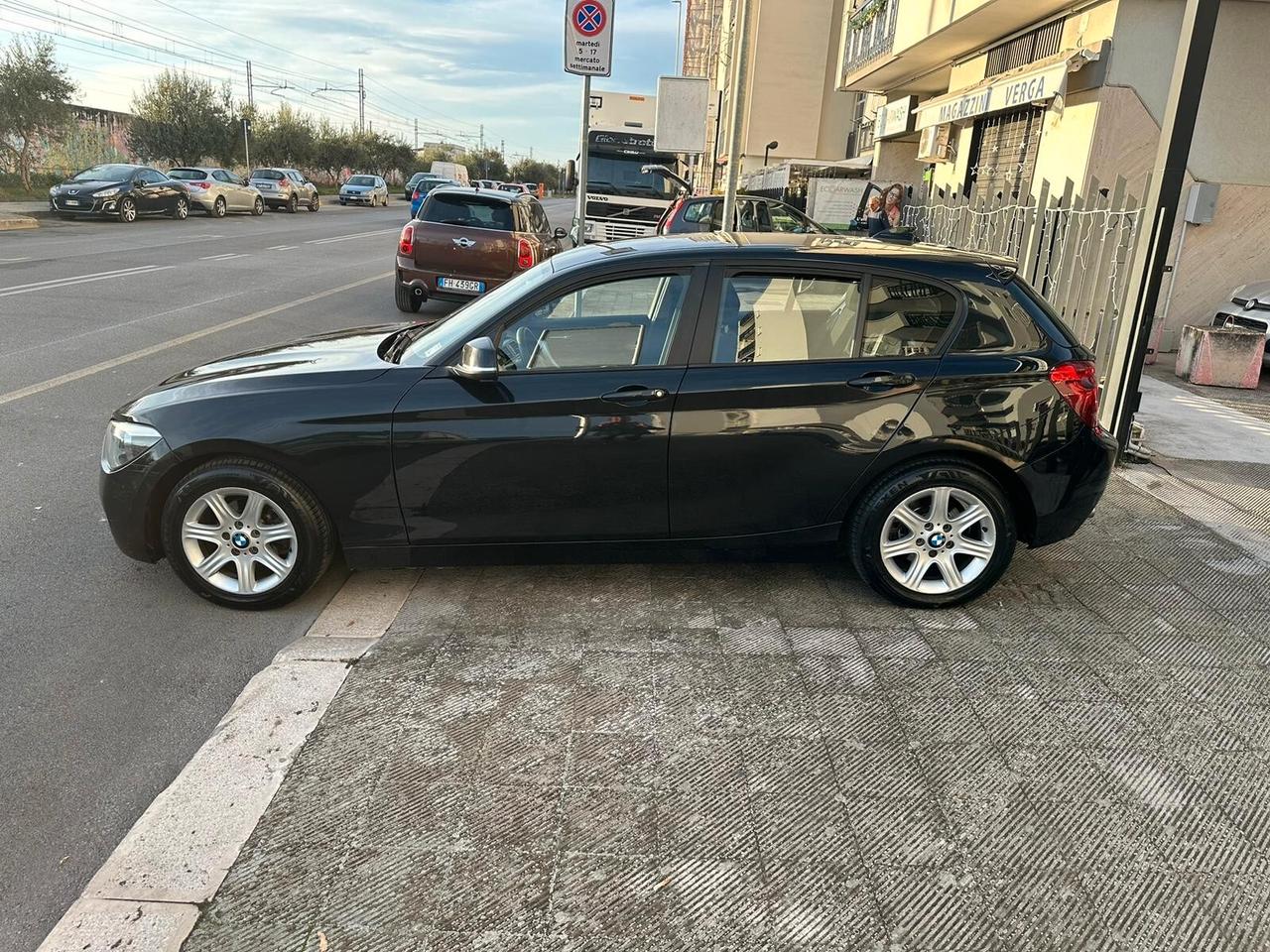 Bmw 118 118d 5p. Urban