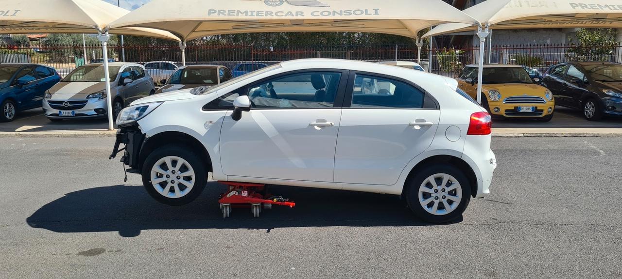 Kia Rio 1.1 CRDi Active 8.700Km *** Sinistrata ***