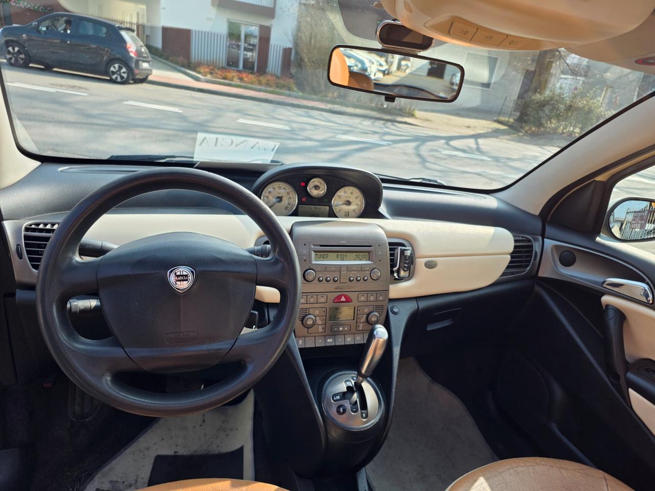 Lancia Ypsilon 1.4 16V Platino