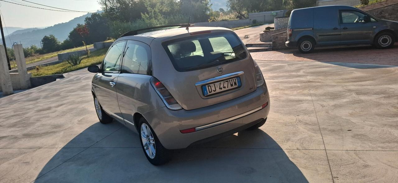 Lancia Ypsilon 1.3 MJT 90 CV Platino automatica