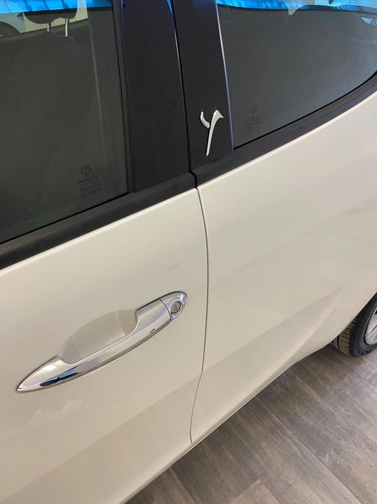 Lancia Y Ypsilon 1.2 5 porte Platinum Full Neopatentati