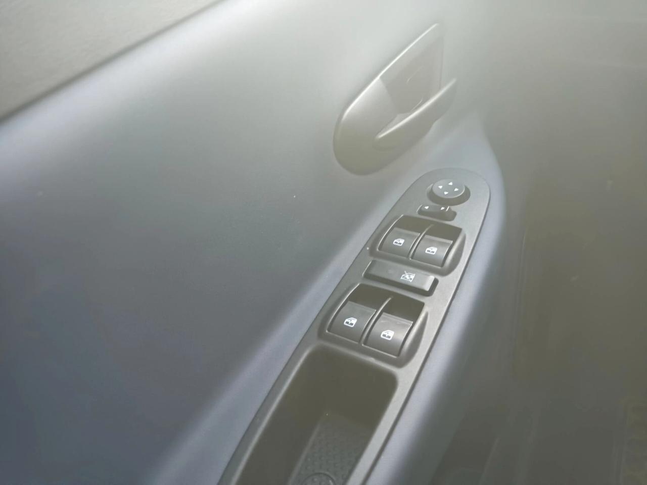 Lancia Ypsilon 1.0 Platino Hybrid 70 CV