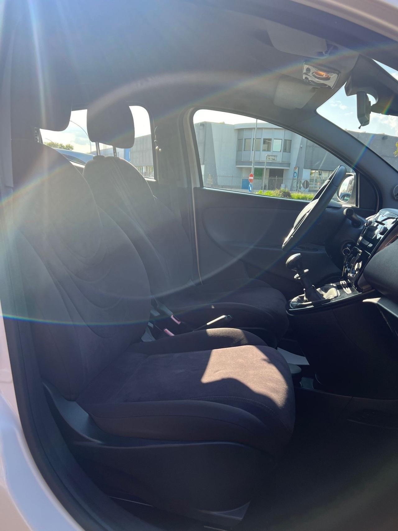 Lancia Ypsilon 0.9 TwinAir 85 CV 5 porte Metano Ecochic Elefantino