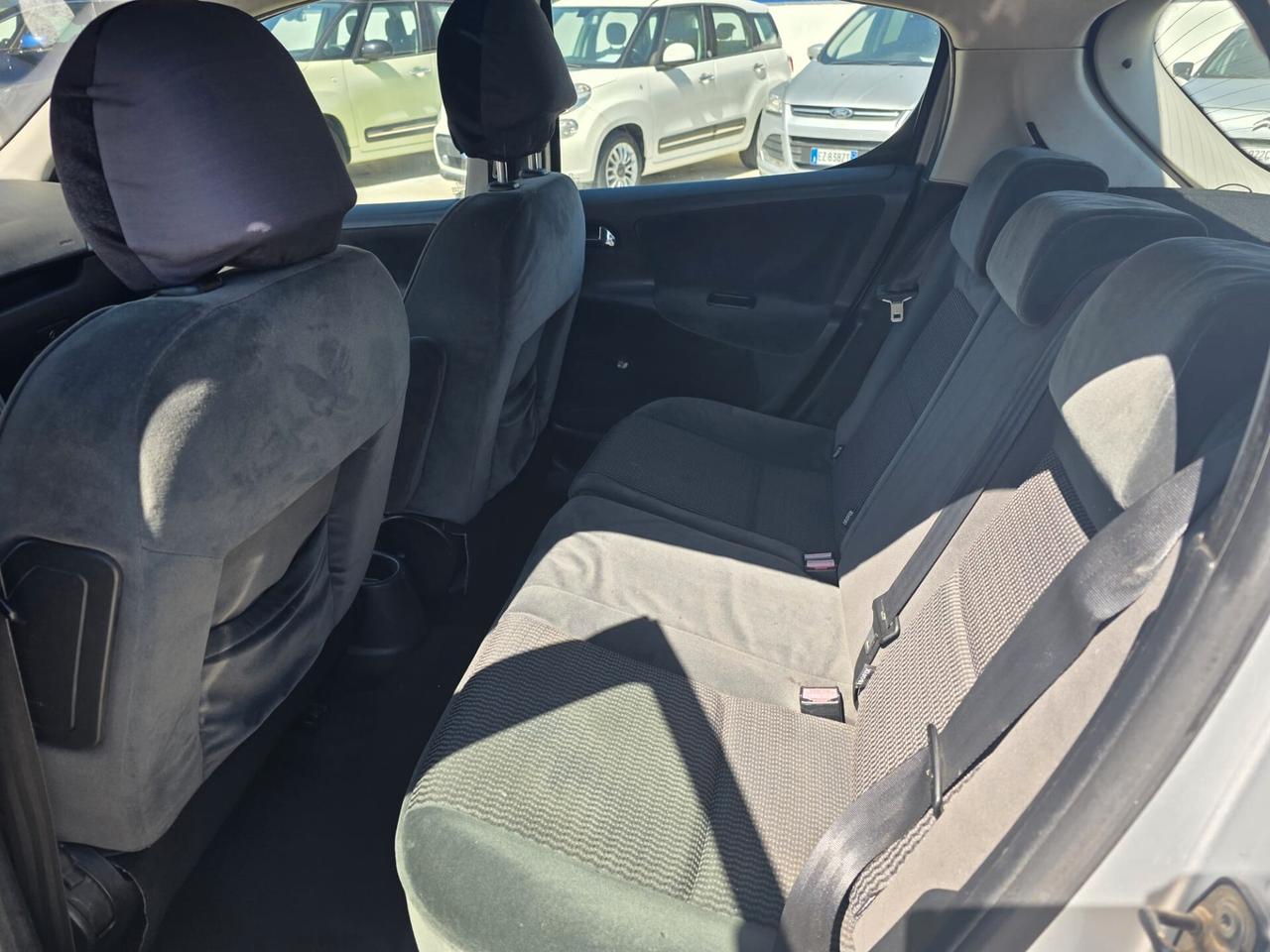 Peugeot 207 1.4 HDi 70CV 5p. XT