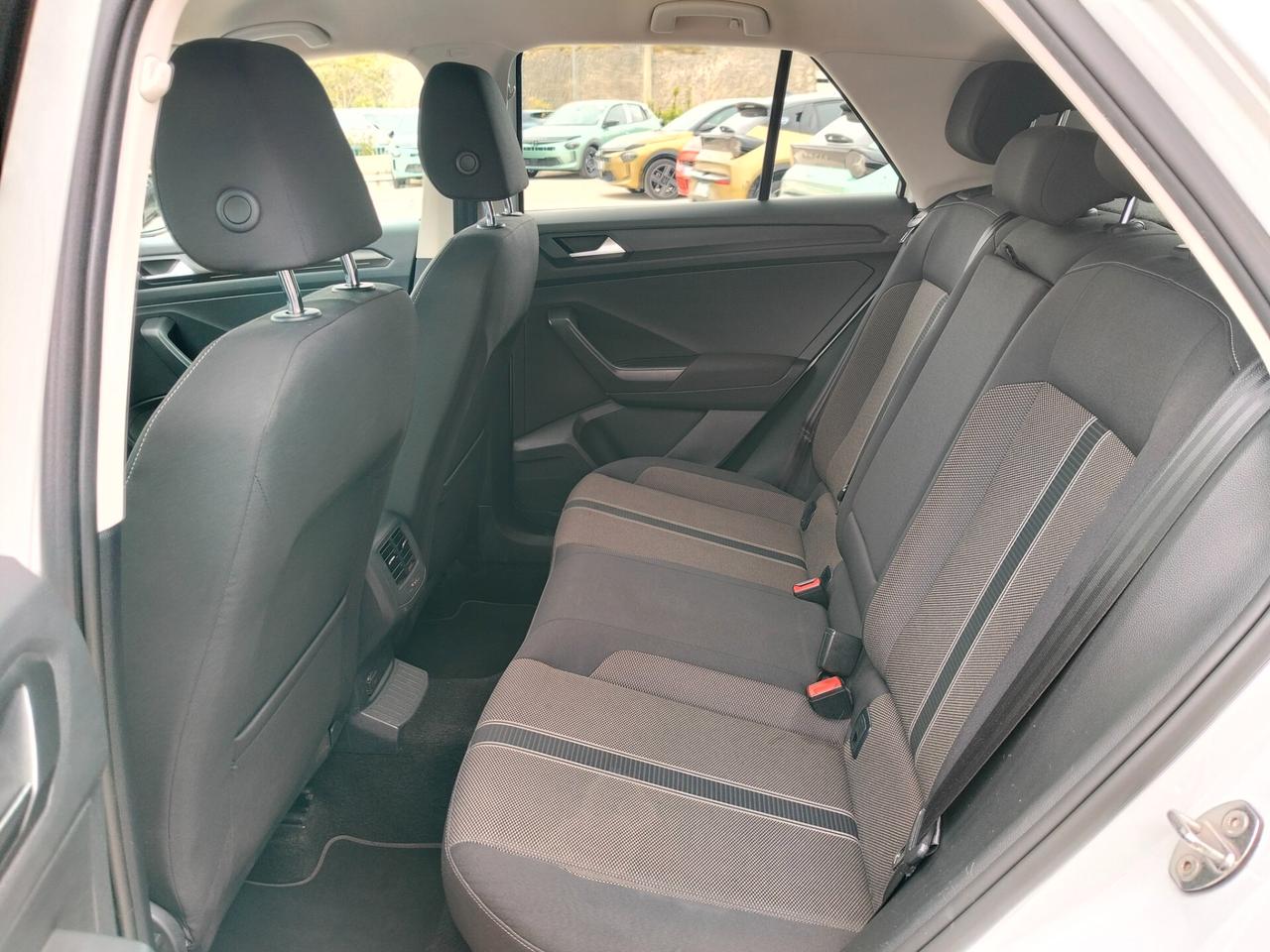 Volkswagen T-Roc 1.6 TDI SCR Business BlueMotion Technology