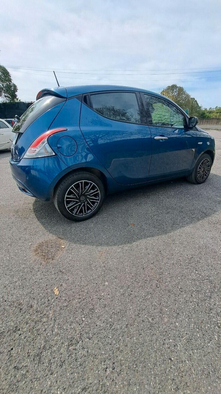Lancia Ypsilon 1.0 FireFly 5 porte S&S Hybrid Ecochic Gold