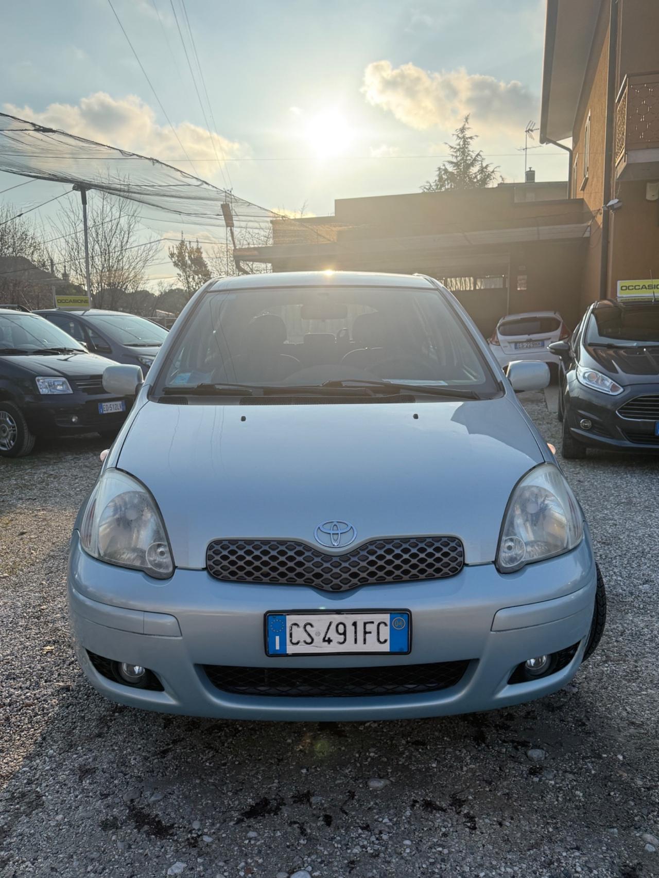 Toyota Yaris 1.0i 16V cat 5 porte Sol