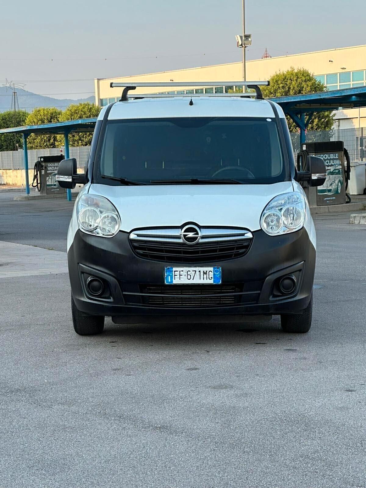 OPEL COMBO ANNO 2017 PRONTO ALL'USO! SUPER PREZZO!