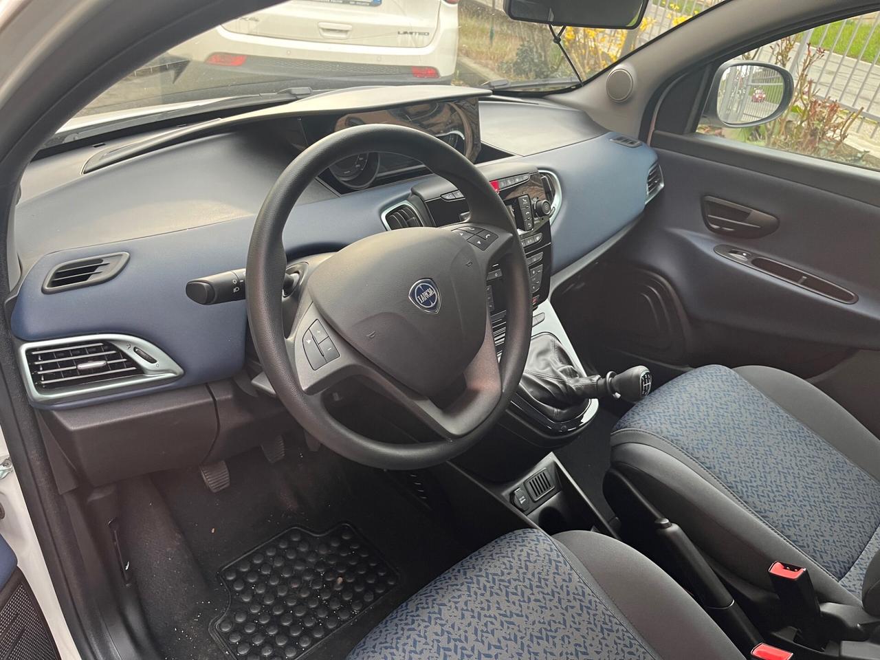 Lancia Ypsilon 1.0 FireFly 5 porte S&S Hybrid Gold Plus