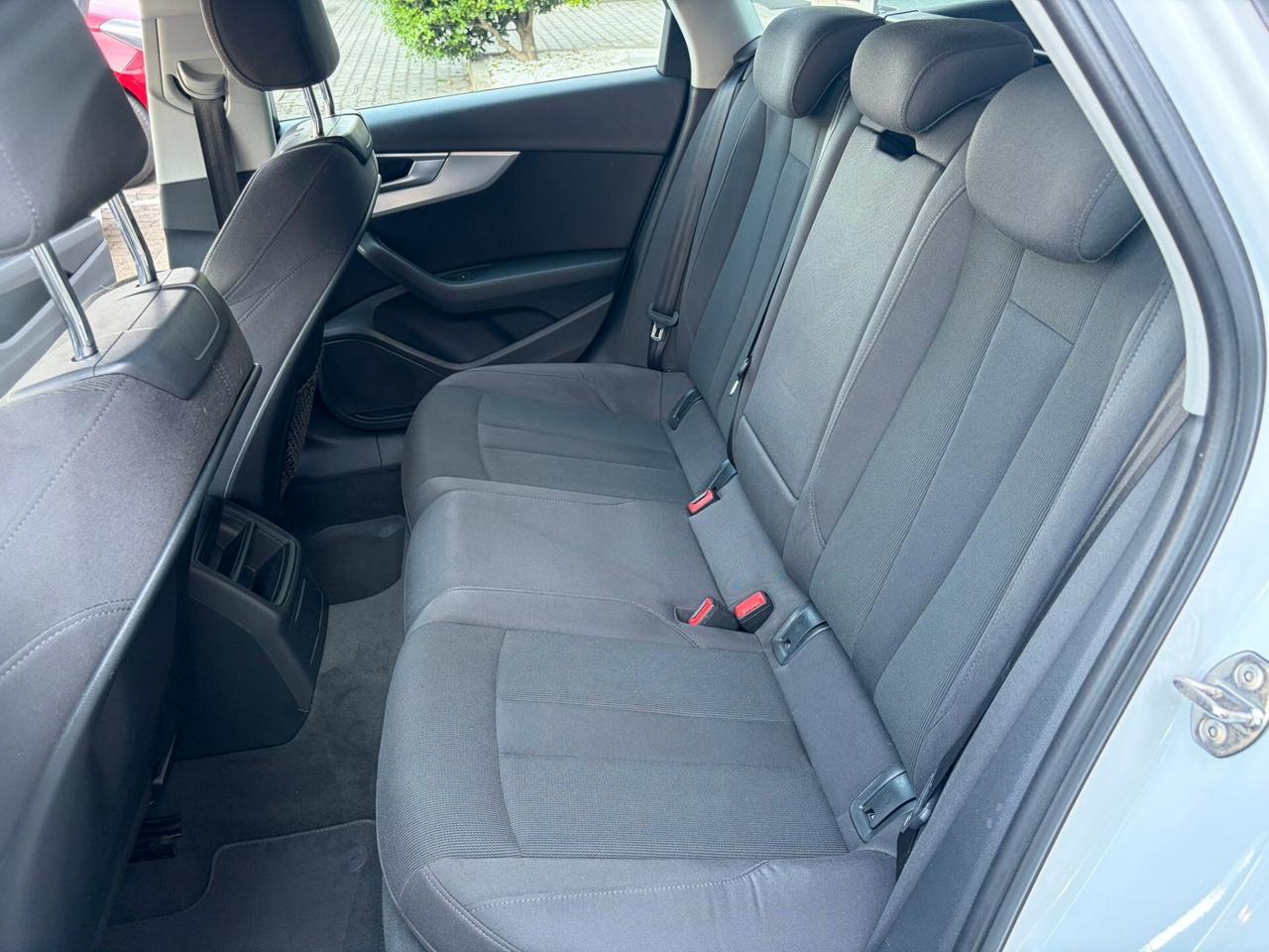 Audi A4 Avant 2.0 tdi ultra S-Line Sport 150cv s-tronic