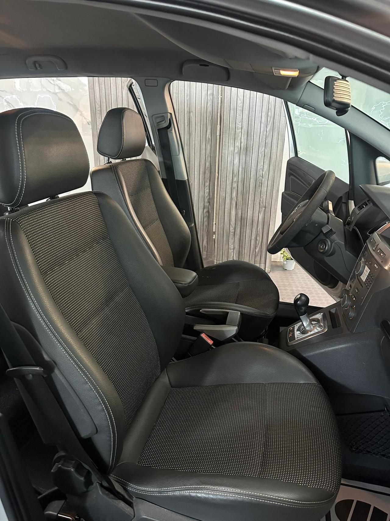 Opel Zafira 1.8 16V VVT Cosmo