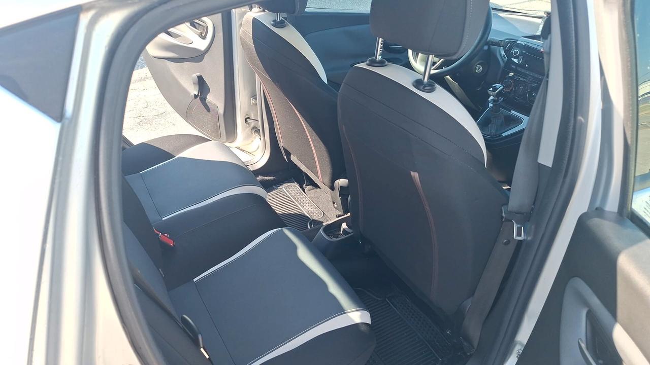Lancia Ypsilon 1.2 69 CV 5 porte Elefantino