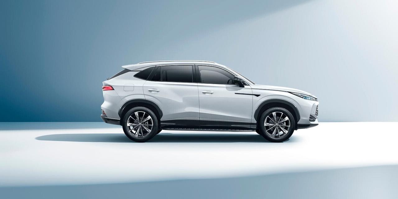 Mg HS PHEV lux , nuova da configurare !