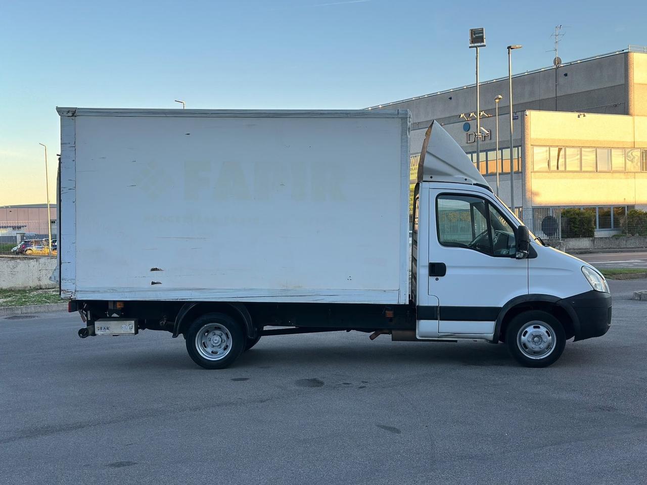 Iveco 35c15 con pedana