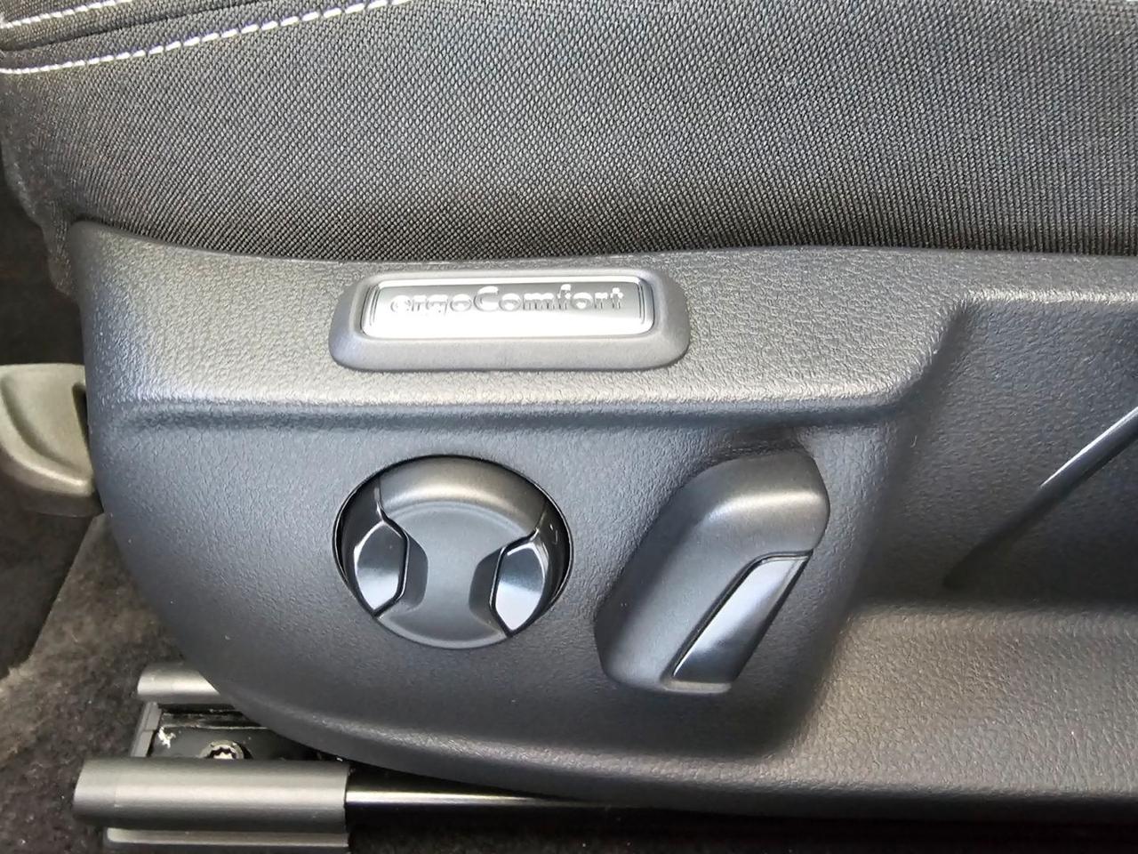 Volkswagen Passat Variant C.17", Tetto apribile, Area View, Cristalli laterali posteriori e lunotto oscurati, Barre tetto