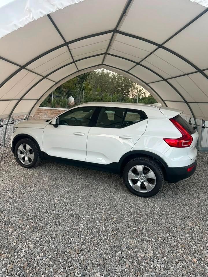 Volvo XC40 T2 Geartronic Momentum Core
