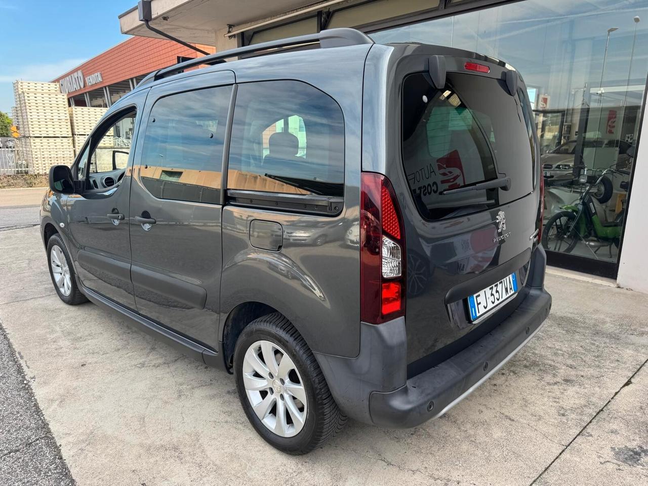 Peugeot Partner Tepee BlueHDi 100 Outdoor